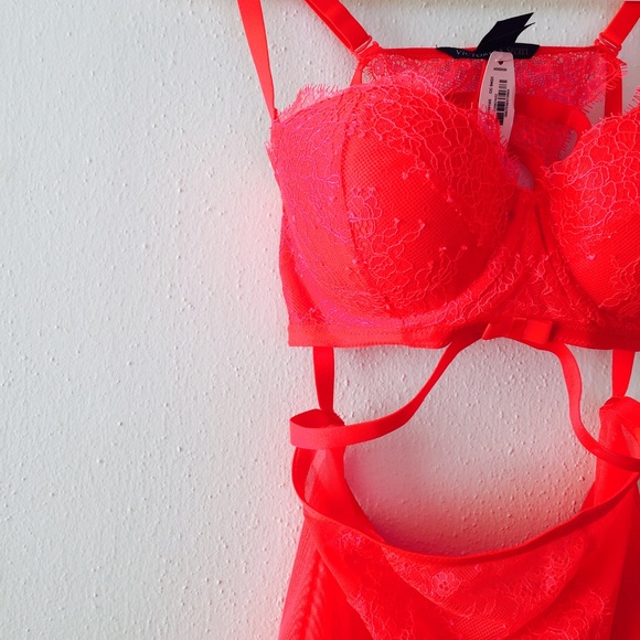 NWT VS Strappy chemise with garter straps - Picture 3 of 4